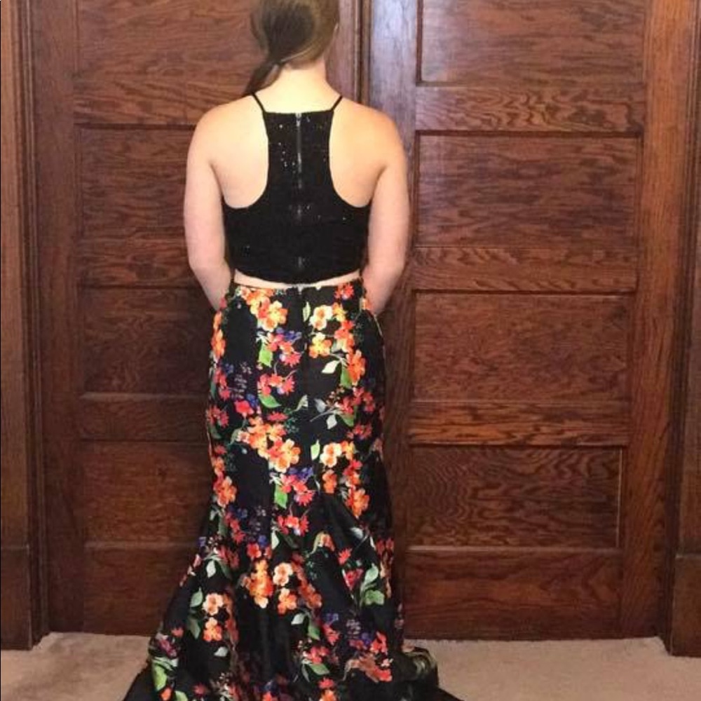 Prom dress - Picture 3 of 3